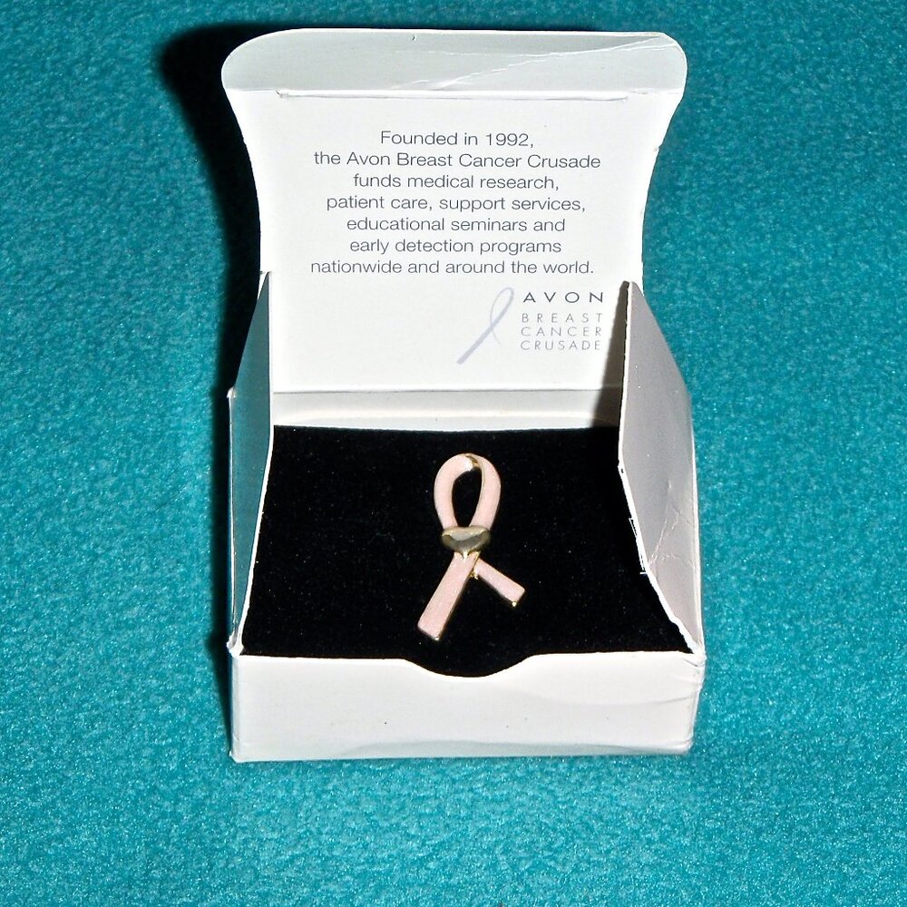 AVON BREAST CANCER CRUSADE PIN PINK RIBBON LAPEL PIN WITH GOLD HEART 2005 ~NEW